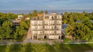 an aerial view of a hotel with the ocean in the background at Whaleshark Beach in Dhigurah