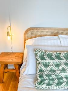 Een bed of bedden in een kamer bij Sunset Club - Nesselwang Chalets Nr 1
