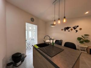 Η κουζίνα ή μικρή κουζίνα στο Cozy apartment Gzira or Sliema Race1