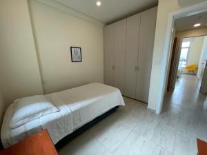 a bedroom with a bed in a room at Villa morra, a pasos de los shoppings! in Asuncion +10 photos