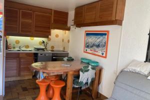 Η κουζίνα ή μικρή κουζίνα στο Cozy and charming 40 m in Le Monêtier-les-Bains