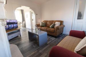 Prostor za sedenje u objektu Dwellcome Home Ltd 3 Bedroom Sunderland House - see our site for assurance