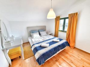 Posteľ alebo postele v izbe v ubytovaní Villa Stone Pearl with heated swimming pool