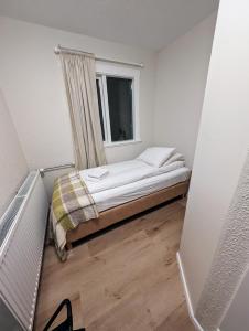 Uma cama ou camas num quarto em The Stykkishólmur Inn by Ourhotels