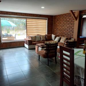 Posezení v ubytování New, luxury 2 bedroom flat, 16 mins to Cuenca