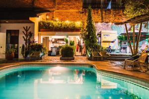 Bazén v ubytování Viajero Hostel Cali & Salsa School nebo v jeho okolí