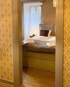 a bedroom with a bed with a window at DU GLACIER Boutique & Traditions Hotel in Fiesch