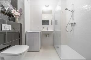 Kúpeľňa v ubytovaní OXYGEN WRONIA - Browary Warszawskie - P&O Serviced Apartments