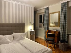 Un pat sau paturi într-o cameră la Gasthaus Schwanen