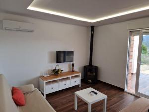 a living room with a couch and a tv and a table at La bocana del Portús in Cartagena