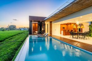 a swimming pool in the backyard of a house at GREEN FLOW Villas Ubud I in Ubud