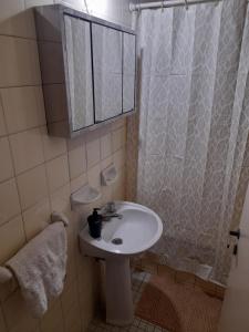 a bathroom with a sink and a shower at Apartamento IdeaL Independencia VI in Mendoza +22 photos