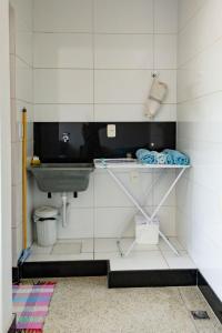 a bathroom with a sink and a toilet in it at Otimo studio c WiFi no centro de Pedro Leopoldo MG in Pedro Leopoldo