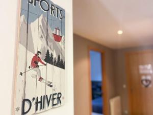 a poster of a skier on the side of a mountain at TOP Vistas Arinsal 435 -Pie de Pistas y 1 plaza de Parking in Arinsal