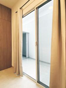 an open sliding glass door in a room at Suite 5, Las Castañas in Manglaralto