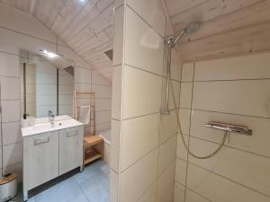 Fotografia z galérie ubytovania Superbe appartement lumineux avec terrasse, 3 chambres, proche des commerces et stations de ski - FR-1-589-431 v destinácii Le Thillot