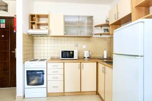 Dapur atau dapur kecil di Apartments by the sea Pirovac, Sibenik - 15659 +10 gambar