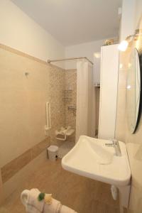 Łazienka w obiekcie Albergo Diffuso Polcenigo D. Brolo