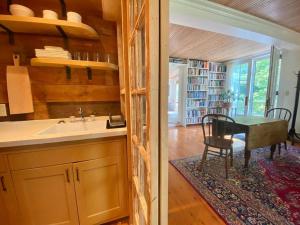 Gallery image of the farmhouse suite at barn & bike in Red Hook +14 photos