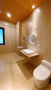 Et badeværelse på 有山有谷民宿