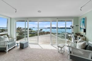 Gallery image of The Lighthouse - Omokoroa Holiday Home in Omokoroa