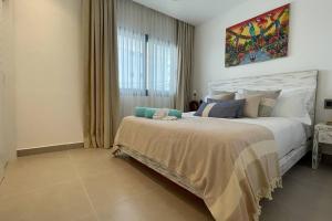 Postel nebo postele na pokoji v ubytování Tropical Relaxing 2 Bedroom Unit with picuzzi
