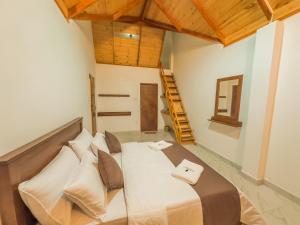 מיטה או מיטות בחדר ב-The Mount View Single Tree Hotel