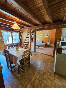 a kitchen and dining room with a table and chairs at Alerce Bariloche in San Carlos de Bariloche