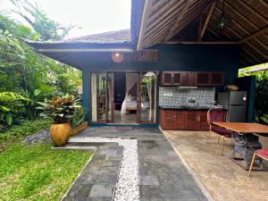 Kuchyň nebo kuchyňský kout v ubytování Joyously Raw Villas - Free Room Upgrade Subject to Availability