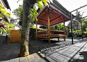 Bazén v ubytování Joyously Raw Villas - Free Room Upgrade Subject to Availability nebo v jeho okolí