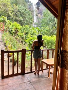 Balkon atau teras di Diyaluma View Cotage