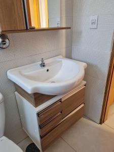a bathroom with a sink and a toilet at Lindo loft decorado no centro c/ garagem in São Roque