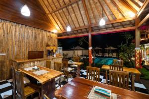 En restaurang eller annat matställe på Cempaka at Mushroom bay Lembongan