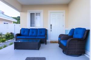 O zonă de relaxare la Welcome to our Ocean View Villa!