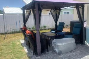 Un patio sau altă zonă în aer liber la Welcome to our Ocean View Villa!
