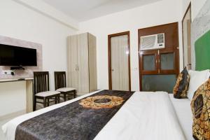 Postel nebo postele na pokoji v ubytování Hotel HSP Suites At Delhi Airport