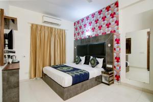 Postel nebo postele na pokoji v ubytování Hotel HSP Suites At Delhi Airport