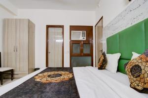 Postel nebo postele na pokoji v ubytování Hotel HSP Suites At Delhi Airport