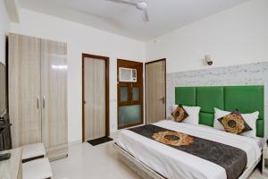 Postel nebo postele na pokoji v ubytování Hotel HSP Suites At Delhi Airport