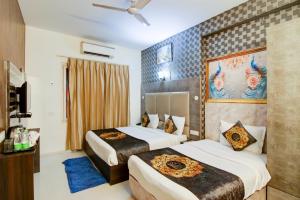 Postel nebo postele na pokoji v ubytování Hotel HSP Suites At Delhi Airport