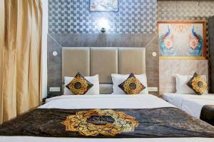 Postel nebo postele na pokoji v ubytování Hotel HSP Suites At Delhi Airport