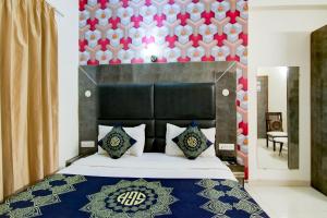 TV a/nebo společenská místnost v ubytování Hotel HSP Suites At Delhi Airport