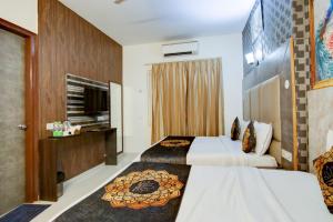 Postel nebo postele na pokoji v ubytování Hotel HSP Suites At Delhi Airport
