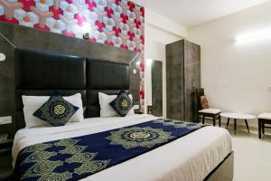 Postel nebo postele na pokoji v ubytování Hotel HSP Suites At Delhi Airport