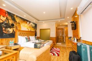 Posezení v ubytování Pirates Resort Centeral Heated with Mountain View & Swimming Pool #Free Pick from Volvo Bus Stand