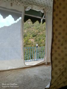 Nespecifikovaný výhled na hory nebo výhled na hory při pohledu z luxury tent