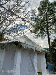 Budova, kde se the luxury tent nachází