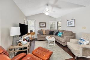 a living room with a couch and a tv at Harbour Oaks 606 in Saint Simons Island