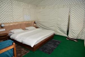 Postel nebo postele na pokoji v ubytování Saanidhya Camps