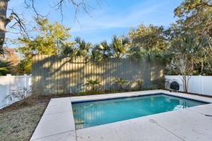 Bazén v ubytování Sandy Tows nebo v jeho okolí